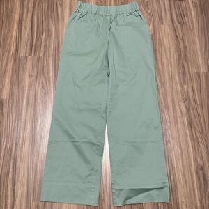NWT On 34th High Rise Women's sz XS
Core chino pants ankle straight leg sage